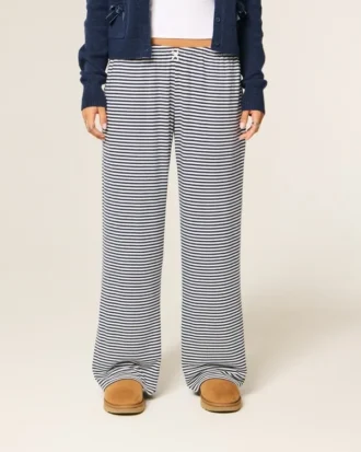 Always Cozy -leveälahkeiset housut