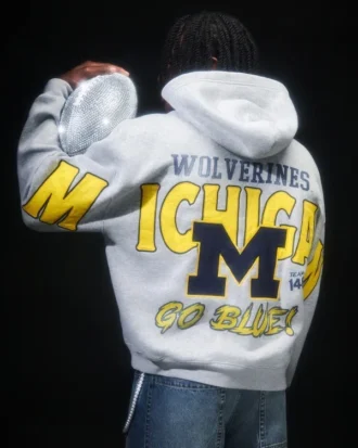Boxy Zip-Up University of Michigan Wolverines -grafiikkahuppari Boxy Zip-Up University of Michigan Wolverines -grafiikkahuppari