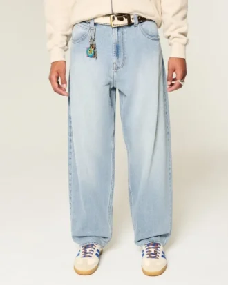Brodeeratut vaaleat skater-baggy-farkut
