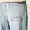 Brodeeratut vaaleat skater-baggy-farkut Brodeeratut vaaleat skater-baggy-farkut