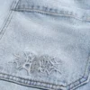 Brodeeratut vaaleat skater-baggy-farkut Brodeeratut vaaleat skater-baggy-farkut