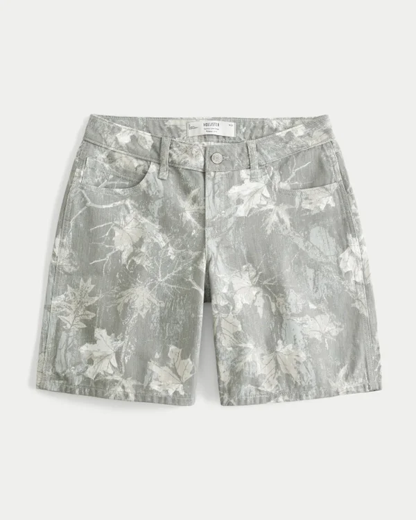 Curvy Low-Rise Camo Baggy Jort Curvy Low-Rise Camo Baggy Jort