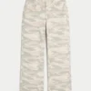 Curvy Low-rise Y2K Camo Baggy Jeans Curvy Low-rise Y2K Camo Baggy Jeans
