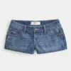 Erittäin matala vyötärö, kulunut keskipitkä pesu, denim-minishortsit Erittäin matala vyötärö, kulunut keskipitkä pesu, denim-minishortsit