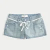 Erittäin matala vyötärö, vaalea pesu, pitsi-nauhat, denim-minishortsit Erittäin matala vyötärö, vaalea pesu, pitsi-nauhat, denim-minishortsit