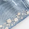 Erittäin matalat brodeeratut denim-minishortsit Erittäin matalat brodeeratut denim-minishortsit
