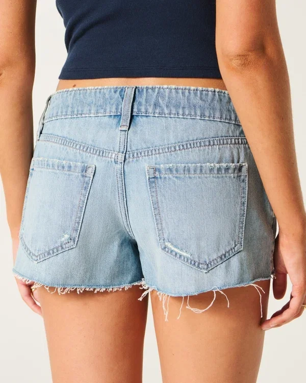 Erittäin matalat, revityt, keskipitkät denimshortsit Erittäin matalat, revityt, keskipitkät denimshortsit