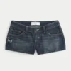 Erittäin matalat, tummat, perhoskoristeiset denim-minishortsit Erittäin matalat, tummat, perhoskoristeiset denim-minishortsit