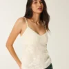 Helppo neulatyylinen halterneck-babydoll-toppi Helppo neulatyylinen halterneck-babydoll-toppi