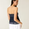 Helppo olkaimeton brodeerattu babydoll-toppi Helppo olkaimeton brodeerattu babydoll-toppi