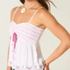 Helppo olkaimeton brodeerattu babydoll-toppi Helppo olkaimeton brodeerattu babydoll-toppi