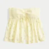 Helppo olkaimeton smockattu babydoll-toppi Helppo olkaimeton smockattu babydoll-toppi