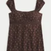 Helppo satiininen babydoll-toppi Helppo satiininen babydoll-toppi