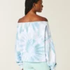 Helppo tie-dye-värjätty kaksinkertainen olkapäät paljastava collegepaita Helppo tie-dye-värjätty kaksinkertainen olkapäät paljastava collegepaita