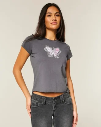 Helppo, vartaloa myötäilevä Butterfly Graphic Tee