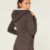 Holiday Vault Release Sherpa-vuorattu vetoketjullinen logopaita Holiday Vault Release Sherpa-vuorattu vetoketjullinen logopaita