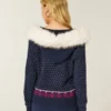 Huppu, tekoturkisreunus, Fair Isle -vetoketjullinen villapaita Huppu, tekoturkisreunus, Fair Isle -vetoketjullinen villapaita
