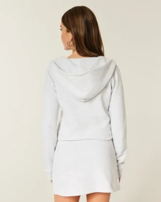 Huppuinen pitkähihainen fleece-mekko