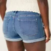 Kaarevat, matalat, keskipitkät denim-shortit Kaarevat, matalat, keskipitkät denim-shortit