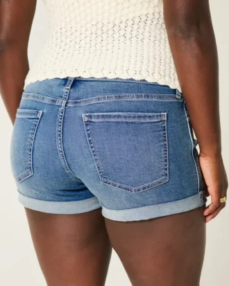 Kaarevat, matalat, keskipitkät denim-shortit