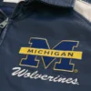 Keinonahkainen University of Michigan Wolverines -grafiikkakangastakki Keinonahkainen University of Michigan Wolverines -grafiikkakangastakki