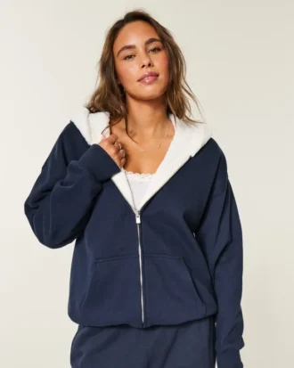 Käännettävä, tekoturkilla vuorattu fleece-huppari vetoketjulla