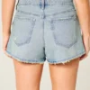 Korkeavyötäröiset, kulutetut, vaaleat A-linjaiset denimshortsit Korkeavyötäröiset, kulutetut, vaaleat A-linjaiset denimshortsit
