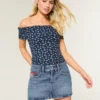 Matala vyötärö, keskipitkä pesu, lippukirjailtu denim-minihame