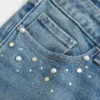 Matala vyötärö, keskipitkä pesu, nastoitettu bootcut-farkku Matala vyötärö, keskipitkä pesu, nastoitettu bootcut-farkku