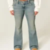 Matala vyötärö, perhoskoristeet, keskipestävä bootcut-farkku