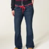 Matala vyötärö, tumma pesu, punainen nauha vyötäröllä, bootcut-farkut Matala vyötärö, tumma pesu, punainen nauha vyötäröllä, bootcut-farkut