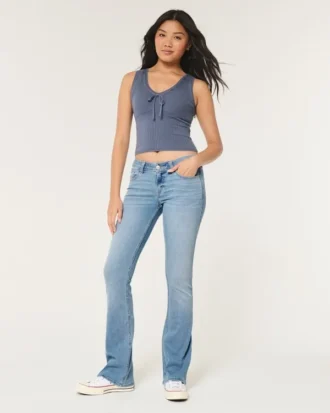 Matala vyötärö, vaalea pesu, bootcut-farkut