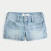 Matala vyötärö, vaaleat denim-shortit Matala vyötärö, vaaleat denim-shortit