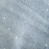 Matala vyötäröinen, keskipitkä pesu, nastoitettu denim-minihame Matala vyötäröinen, keskipitkä pesu, nastoitettu denim-minihame