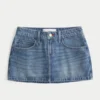 Matala vyötäröinen punainen ommeltu denim-minihame Matala vyötäröinen punainen ommeltu denim-minihame