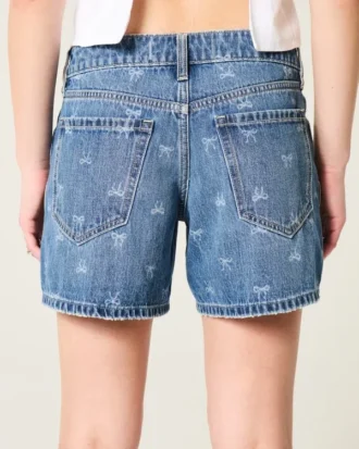 Matala vyötäröinen, rusettikuvioinen, väljä denimshortsit