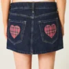 Matala vyötäröinen tumma pesu ruudullinen taskuinen denim-minihame Matala vyötäröinen tumma pesu ruudullinen taskuinen denim-minihame