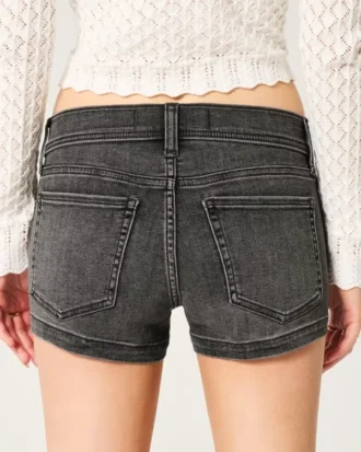 Matala vyötäröiset, pestyt mustat denim-shortit