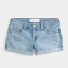 Matala vyötäröiset, revityt, vaaleat denim-shortit Matala vyötäröiset, revityt, vaaleat denim-shortit