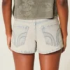 Matala vyötäröiset vaaleat denim-minishortsit Matala vyötäröiset vaaleat denim-minishortsit