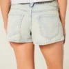 Matala vyötäröiset vaaleat denim-minishortsit Matala vyötäröiset vaaleat denim-minishortsit