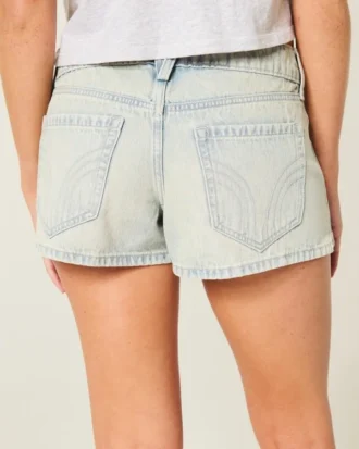 Matala vyötäröiset vaaleat denim-minishortsit