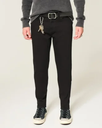 Mustat haalistumattomat urheilulliset skinny-farkut