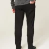 Mustat haalistumattomat urheilulliset skinny-farkut Mustat haalistumattomat urheilulliset skinny-farkut