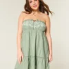 Olkaimeton brodeerattu babydoll-mekko Olkaimeton brodeerattu babydoll-mekko
