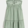 Olkaimeton brodeerattu babydoll-mekko Olkaimeton brodeerattu babydoll-mekko