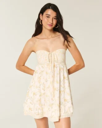 Olkaimeton röyhelöinen babydoll-minimekko