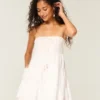 Olkaimeton virkattu babydoll-minimekko Olkaimeton virkattu babydoll-minimekko