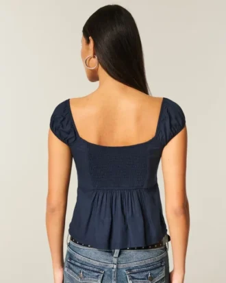 Olkapäät paljastava babydoll-toppi