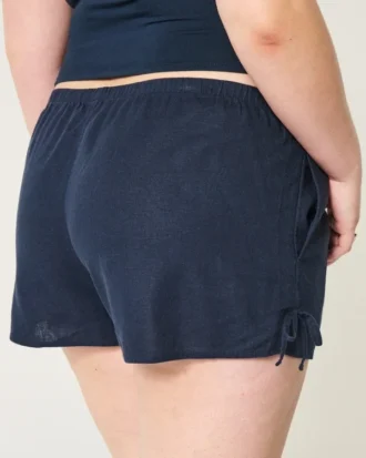 Pehmeät shortsit, joissa sivussa rusetti, pellavaseosta